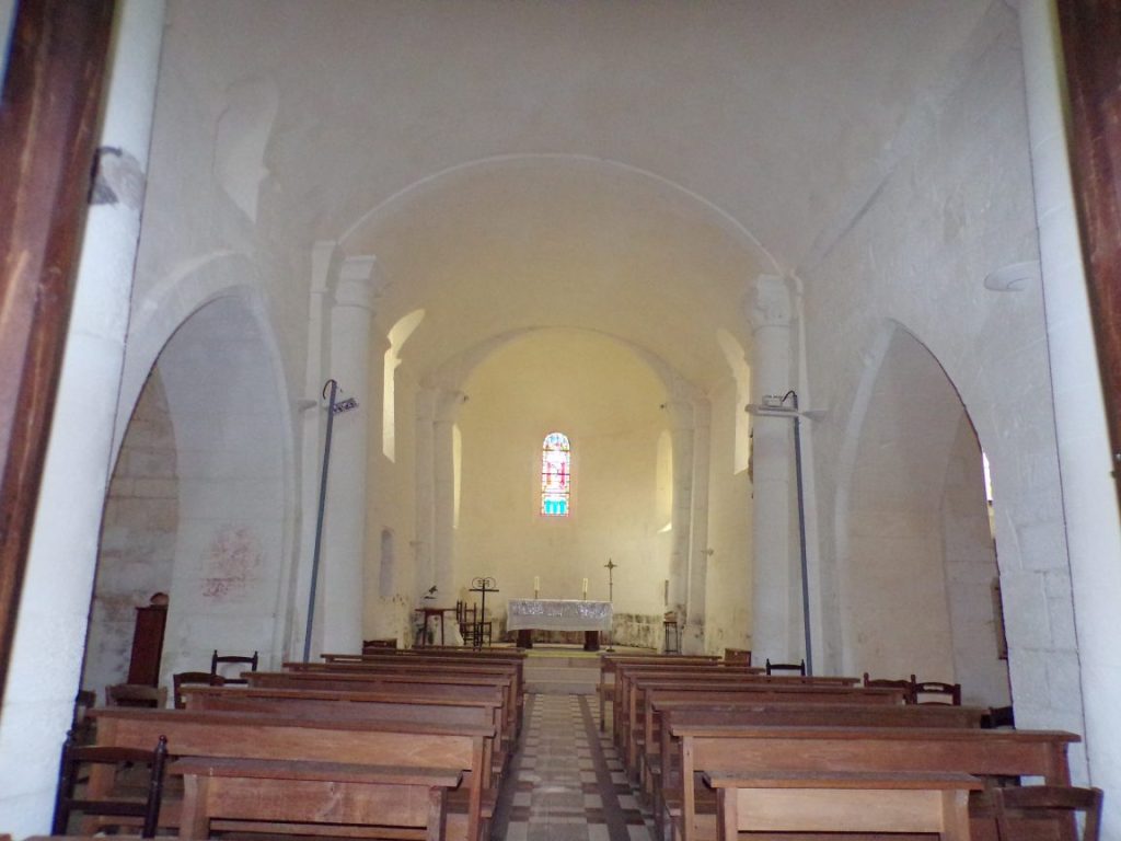 Louzac - L'église Saint-Martin - Vue de l'entrée (6 juin 2018)