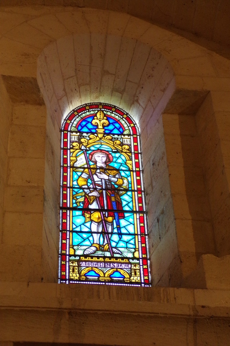 Gensac-la-Pallue – L’église Saint-Martin – Le vitrail 'Sainte Jeanne d’Arc' (8 août 2017)