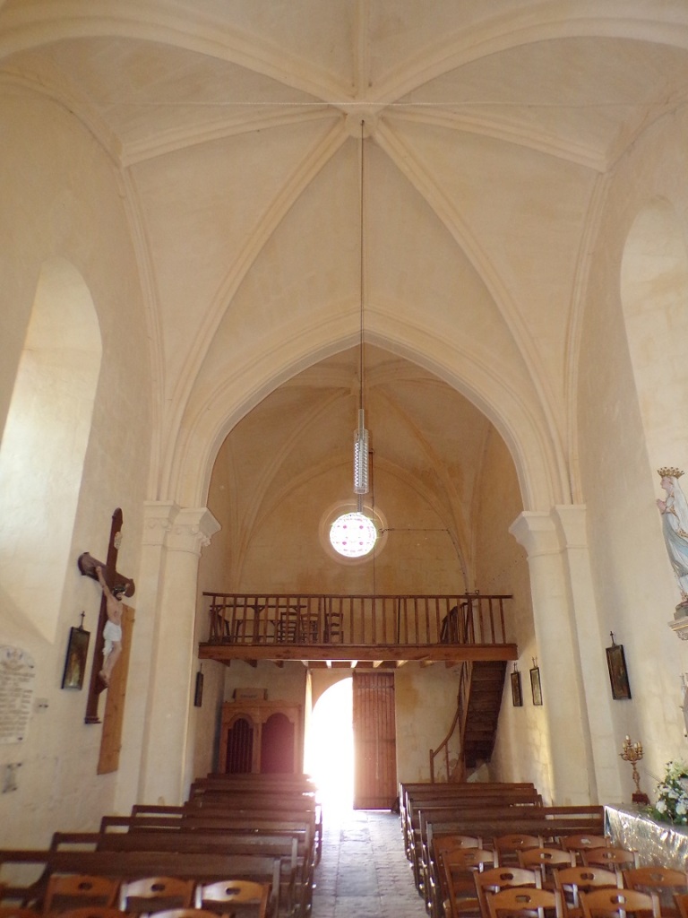 Mesnac - L'église Saint-Pierre - Vue de l'autel (16 septembre 2018)