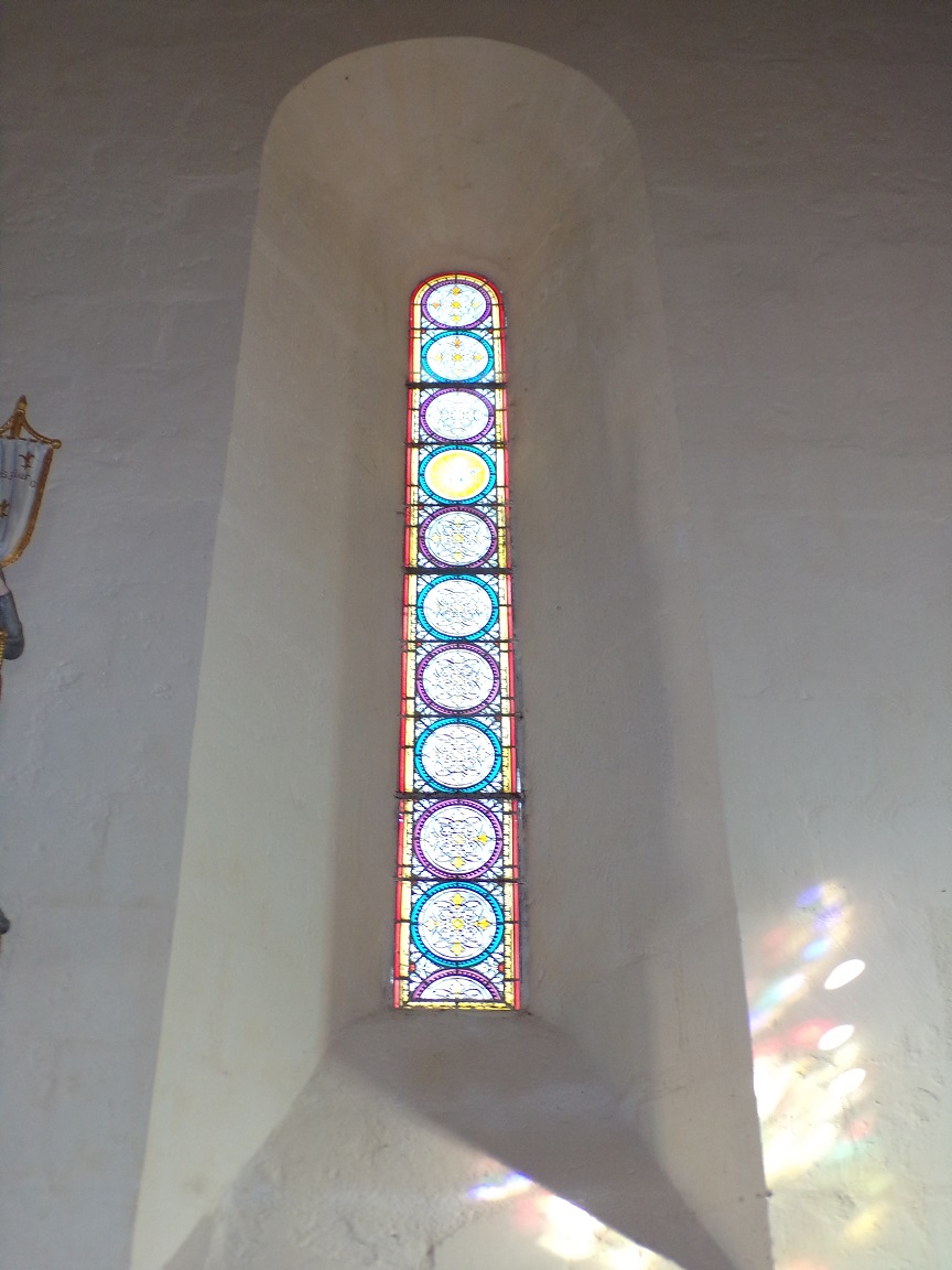 Mesnac - L'église Saint-Pierre - Un vitrail (16 septembre 2018)