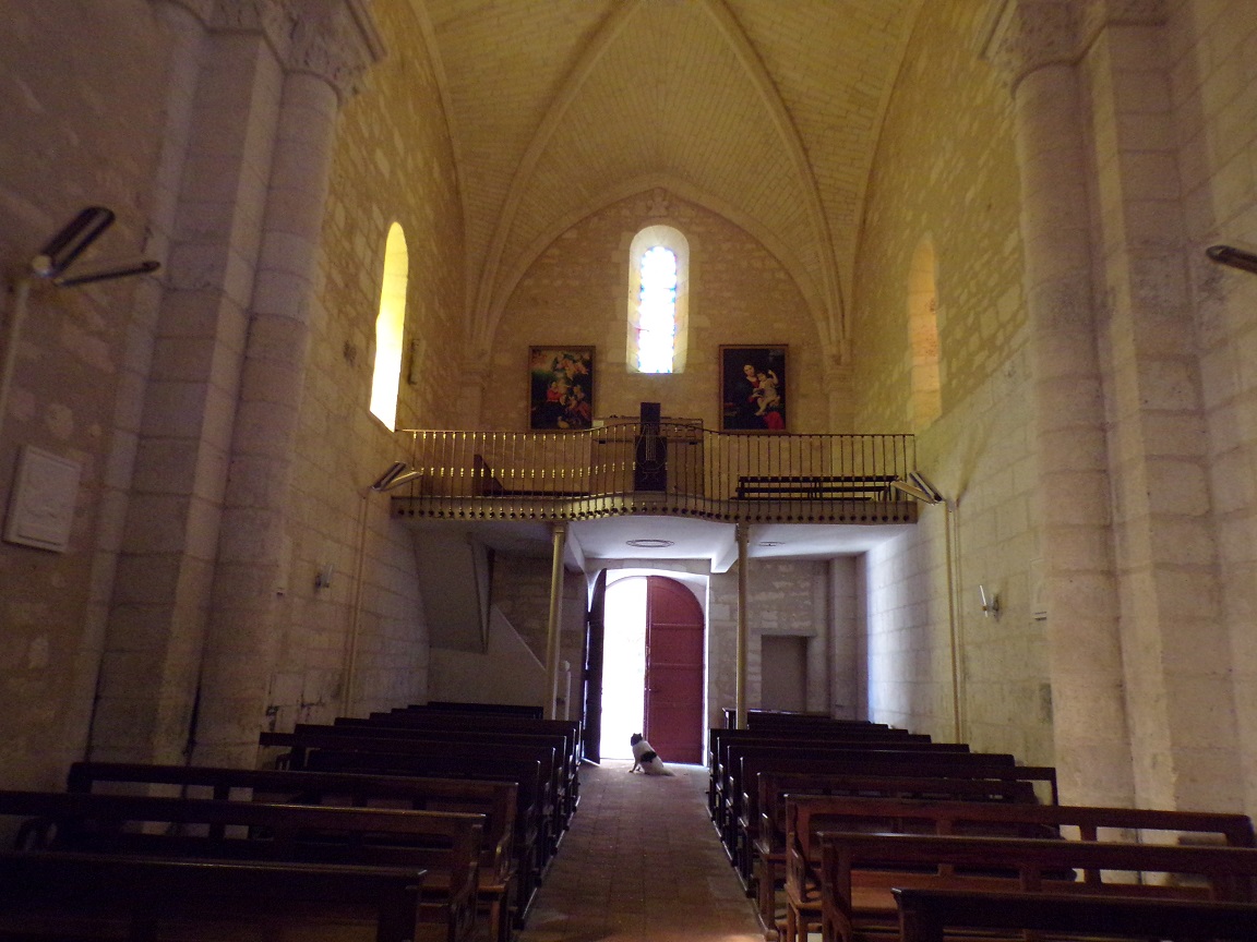 Saint-Même les Carrières - L'église Saint-Maxime - Vue de l'autel (8 septembre 2016)