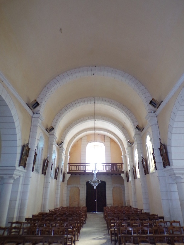 Sainte-Sévère - L'église Sainte Sévère - Vue de l'autel (23 juillet 2018)